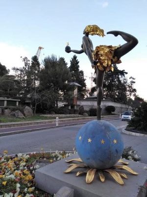  La Danse des Étoiles en Terre Cuite: Une Ode à la Gravité Défiée!